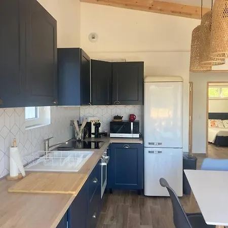 Petite Maison Avec Terrasse. Feriehus