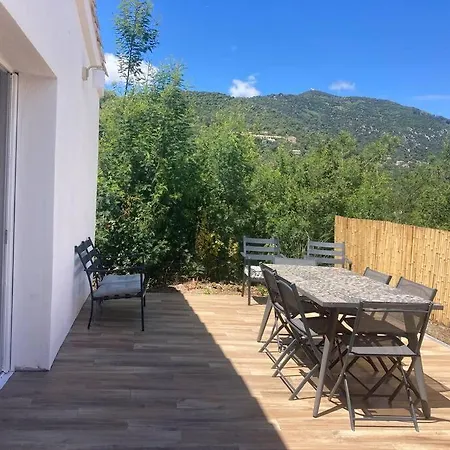 Feriehus Petite Maison Avec Terrasse.