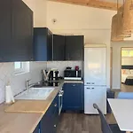 Petite Maison Avec Terrasse. Σπίτι διακοπών