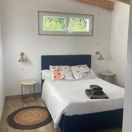 Vakantiehuis Petite Maison Avec Terrasse. *