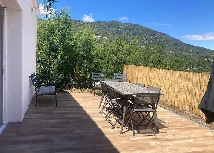 Petite Maison Avec Terrasse. Αζάτσιο