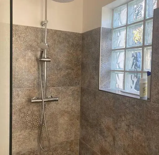 Petite Maison Avec Terrasse. *