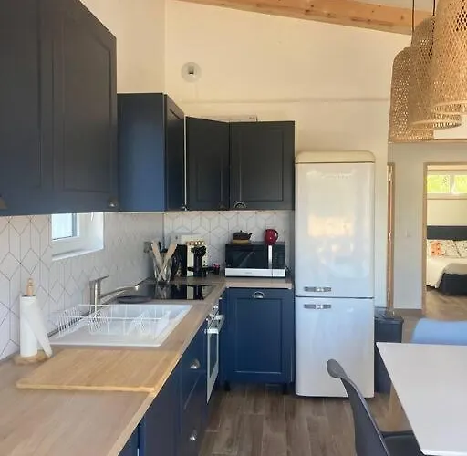 Petite Maison Avec Terrasse. Holiday home